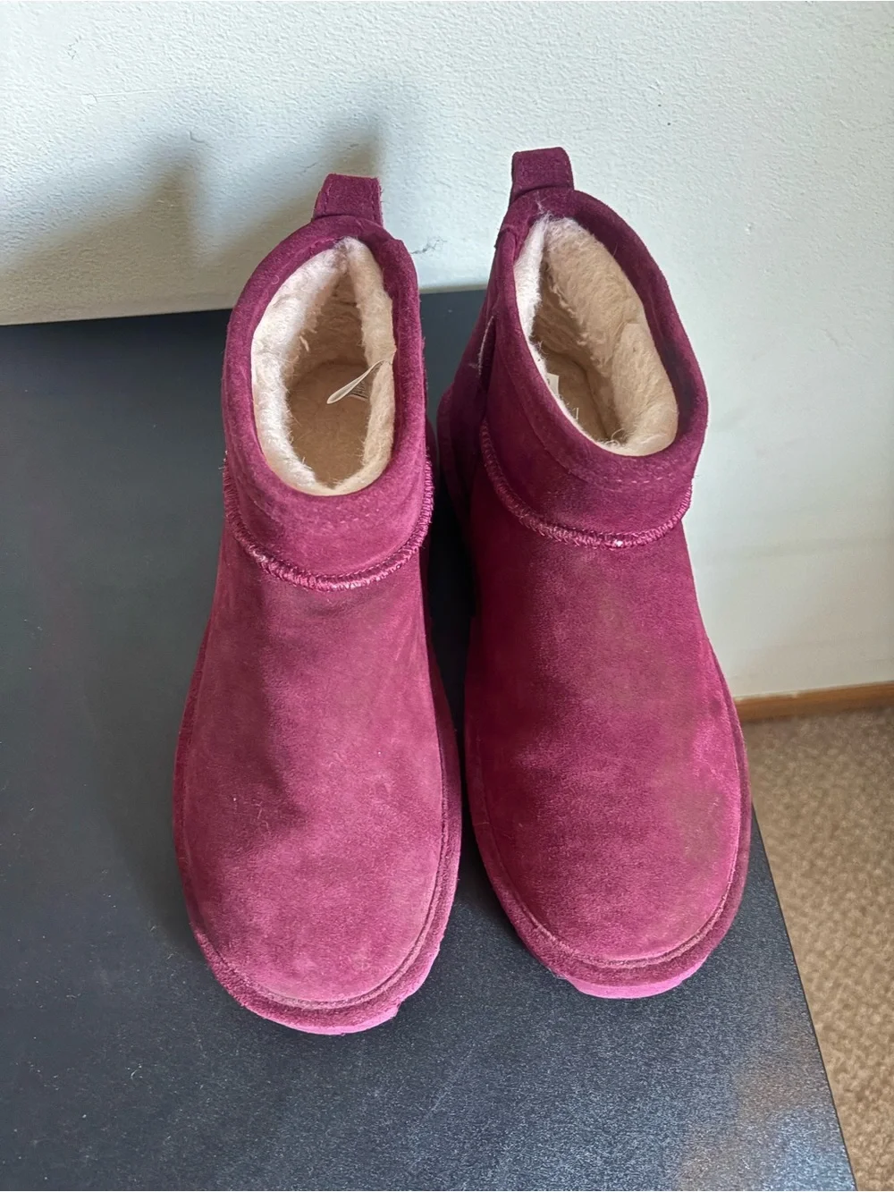 Bearpaw women 8 Burgundy Slip-On Booties